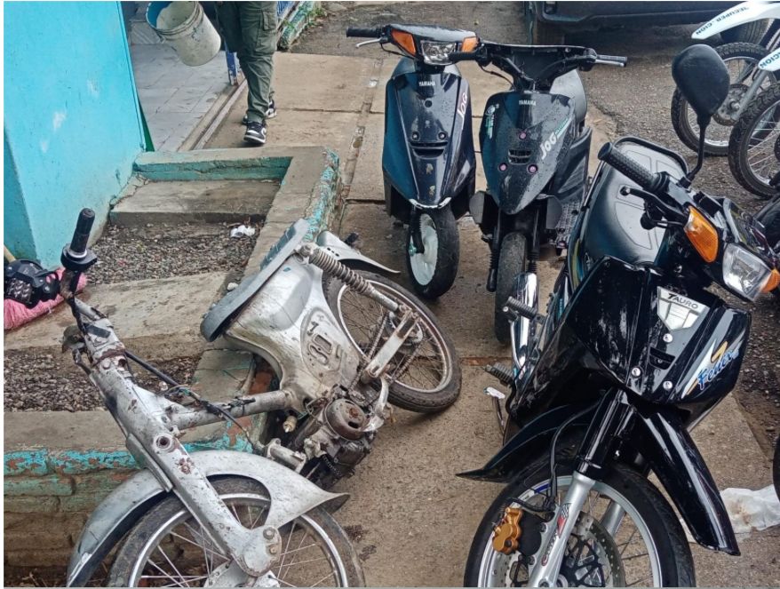 Autoridades ocupan cuatro motocicletas y apresan dos haitianos en Tamboril