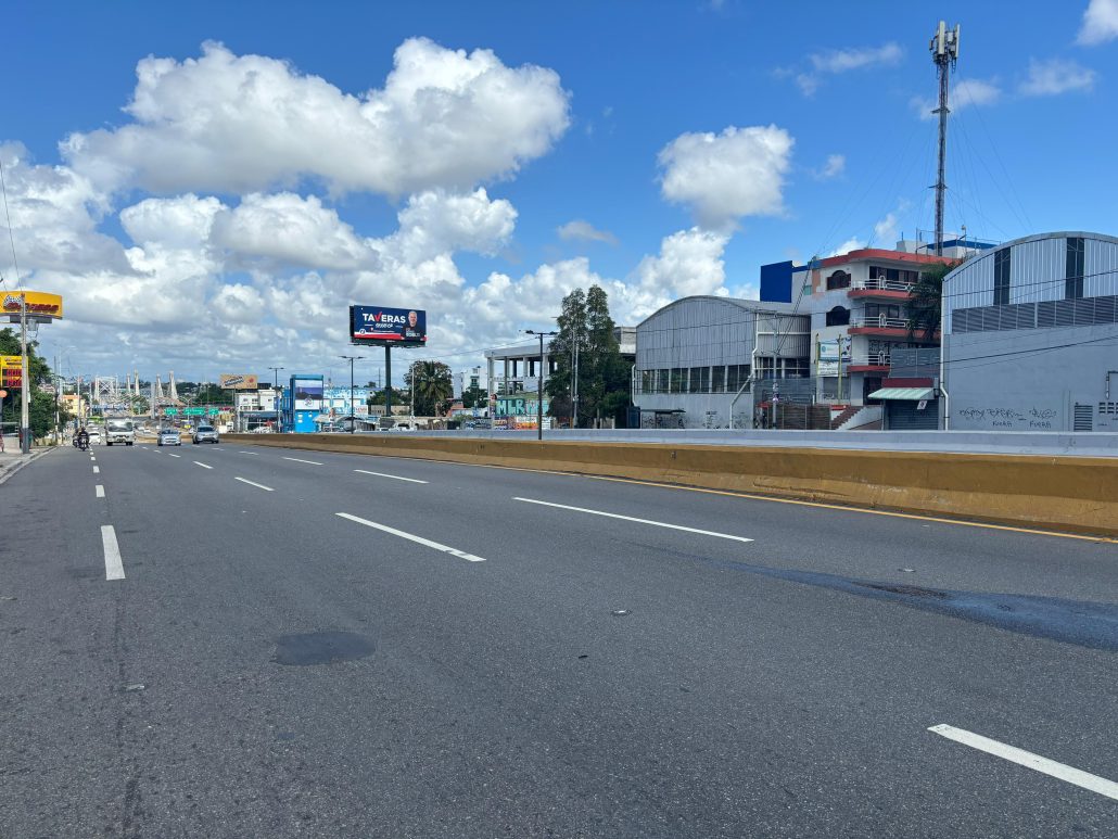 Poca fluidez vehicular en este “Día del Trabajador” en las calles y avenidas del Gran Santo Domingo