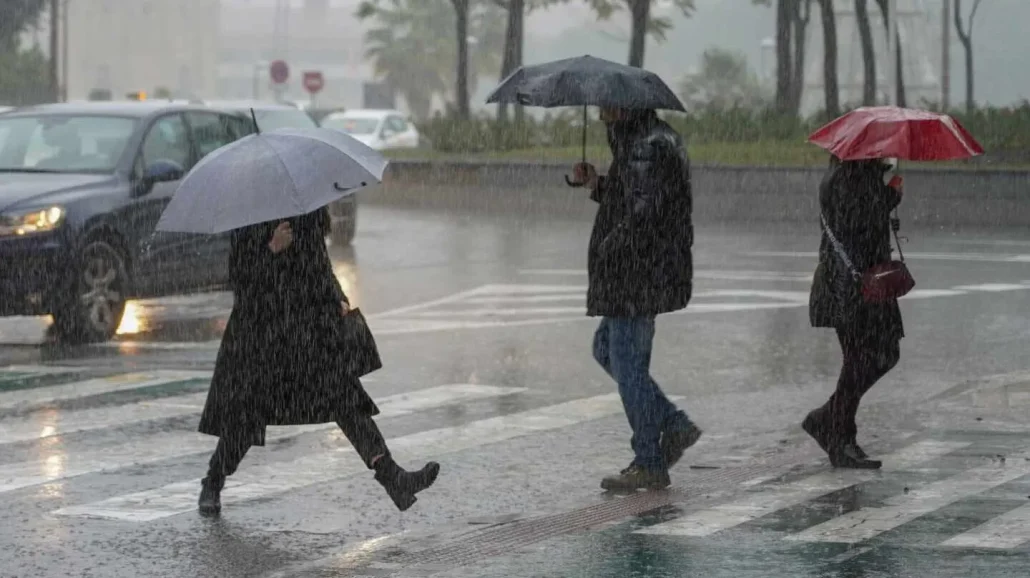 Alerta meteorológica: ONAMET pronostica lluvias y olas anormales