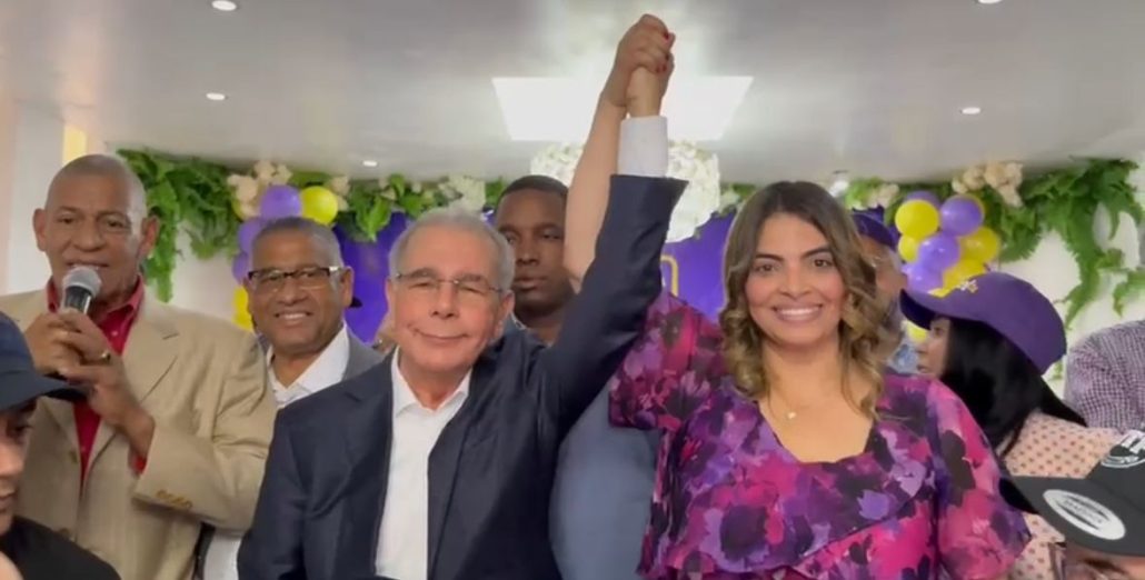 Danilo Medina encabeza proclamación de diputada Verónica Contreras
