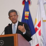Leonel plantea integración de empresas de manufactura local con las Zonas Francas