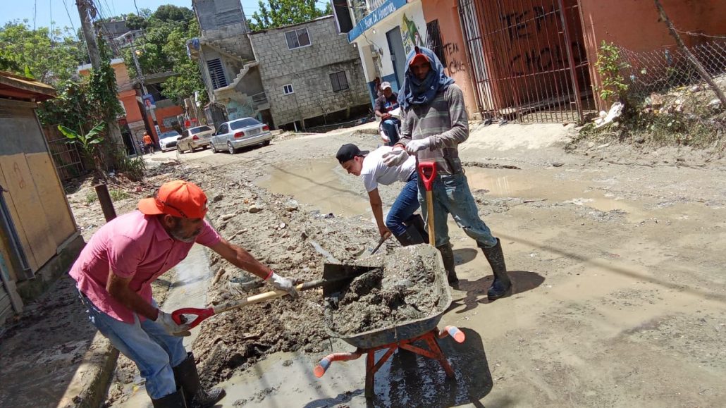 Alcaldía de SDO va en auxilio de residentes de Arroyo Bonito de Manoguayabo