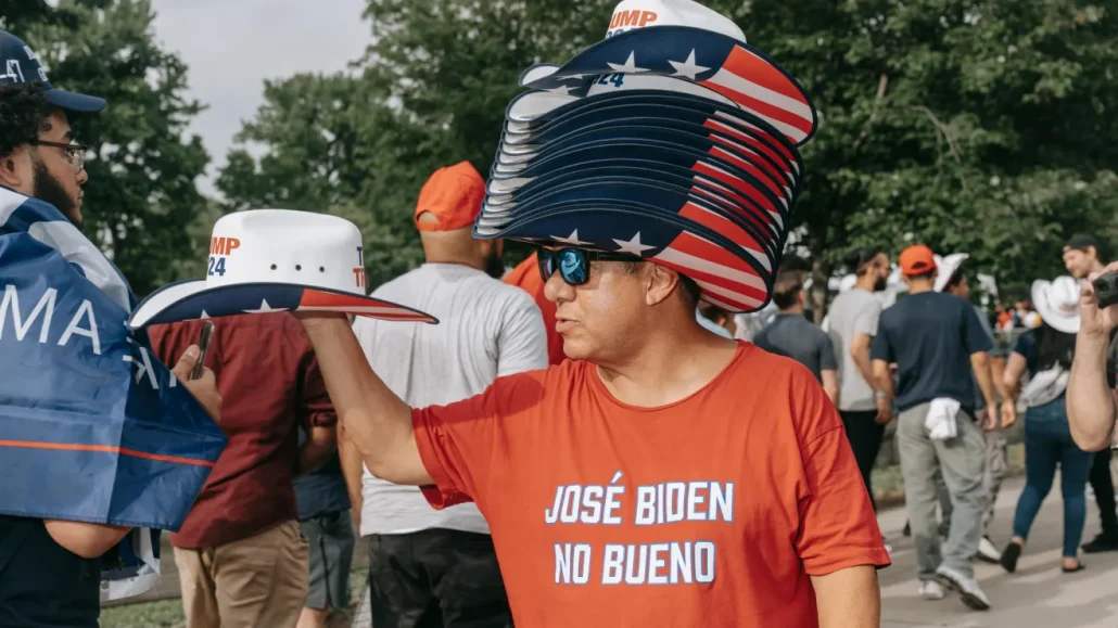 Trump arremete contra los inmigrantes ante miles de partidarios en el Bronx
