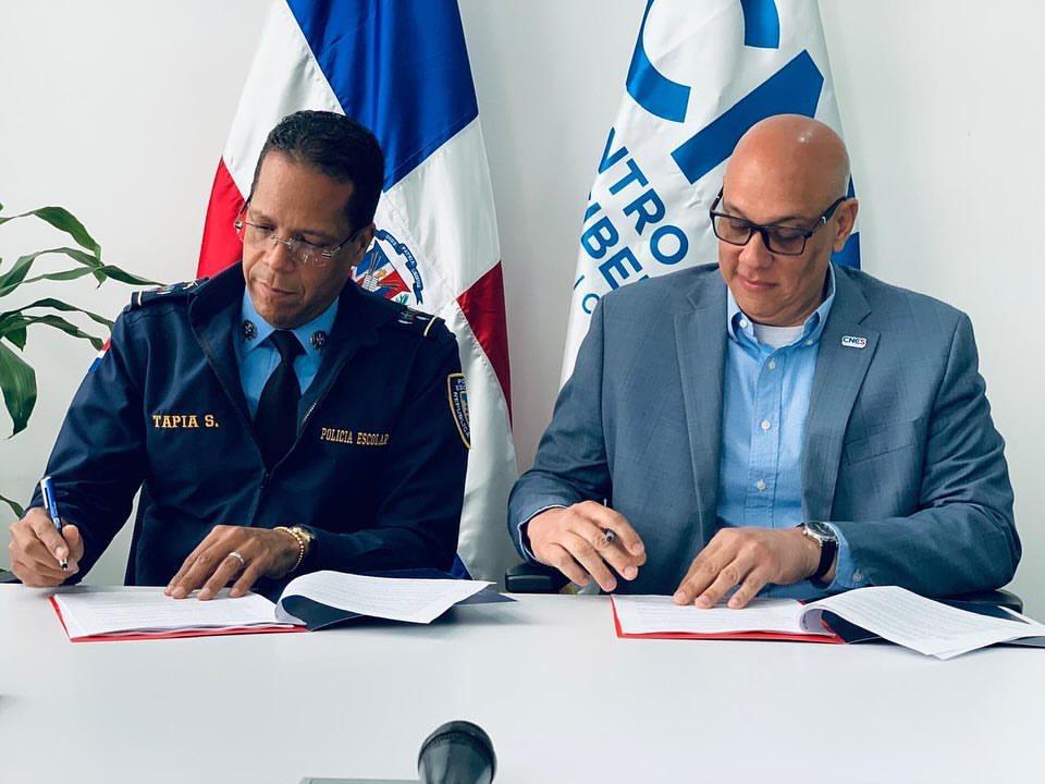 Policía Escolar y CNCS firman acuerdo colaboración para fortalecer lucha contra delito cibernéticos en las escuelas