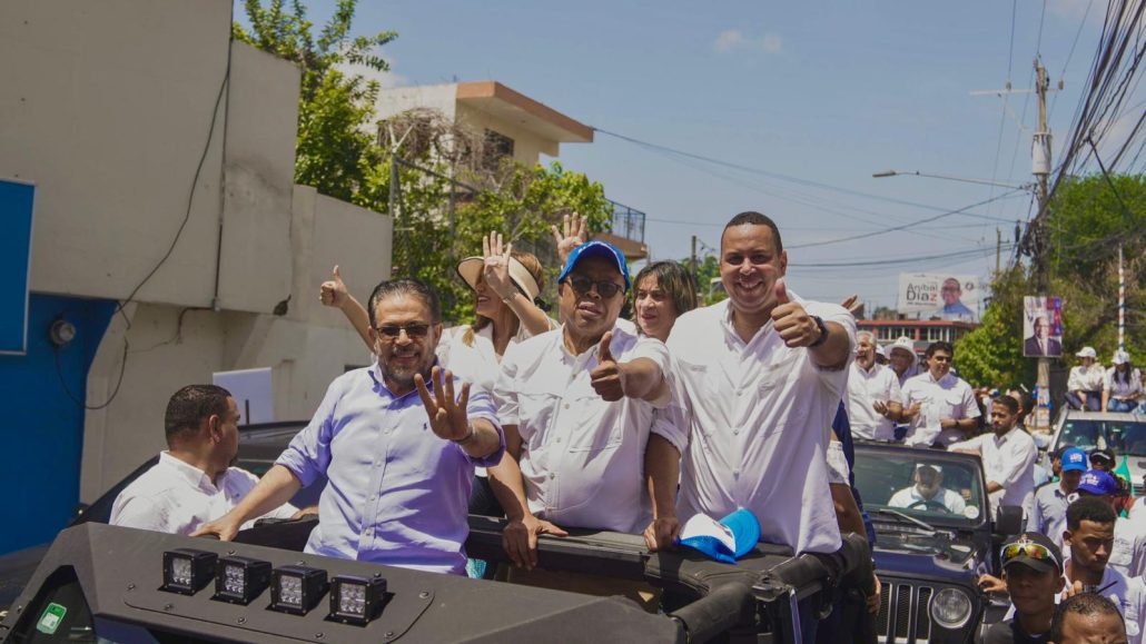 Guillermo Moreno encabeza marcha caravana en compañía con otros candidatos PRM en el DN