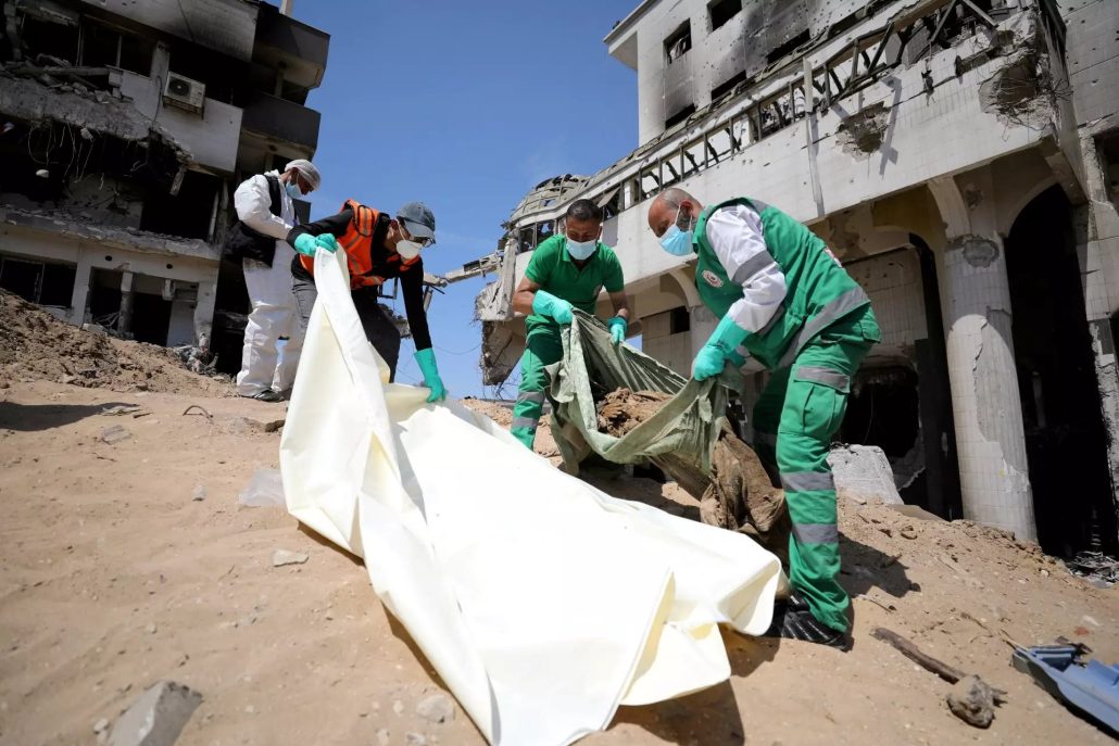 Encuentran otros 80 cadáveres en tres fosas comunes en el hospital Shifa de Gaza