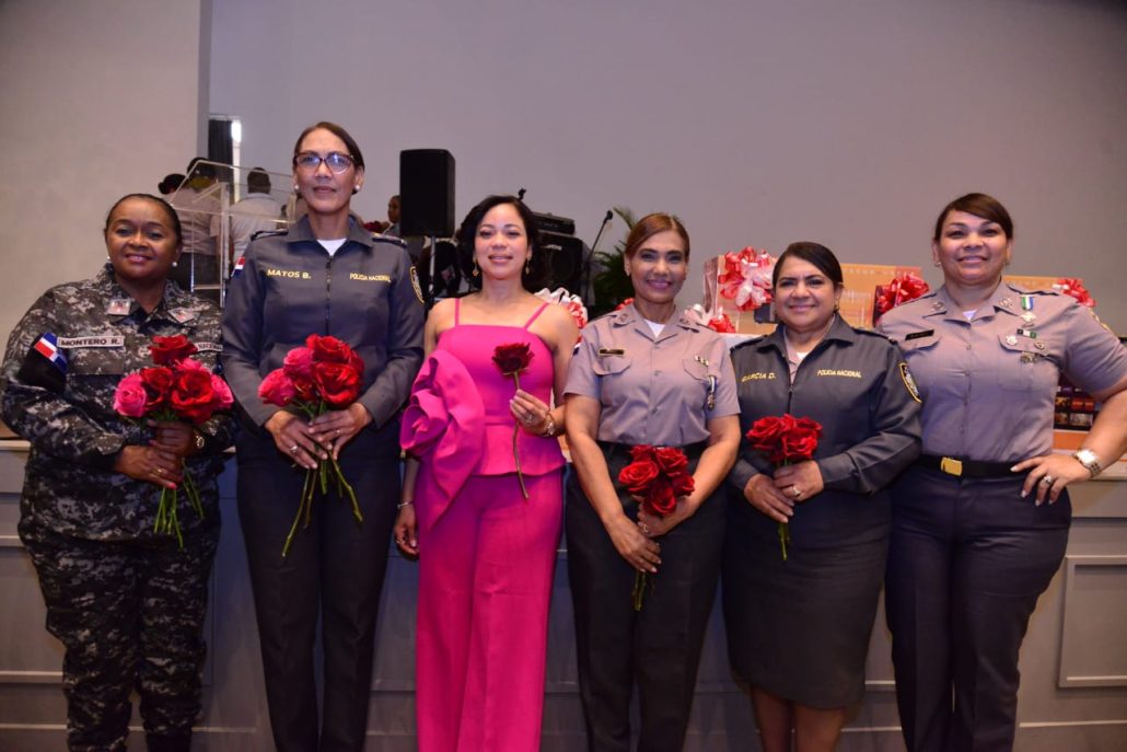 Director General de la P.N, mayor general Guzmán Peralta, felicita a las madres en su día