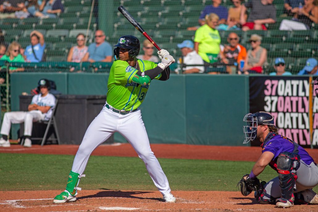 Almonte y Báez dan cuadrangulares, Peguero y Lugo, dos hits