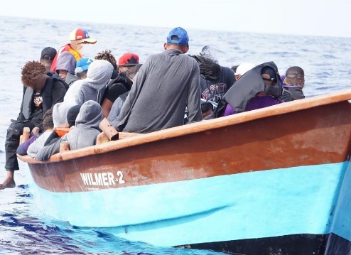 Detienen 13 inmigrantes indocumentados procedentes de República Dominicana en Isabela