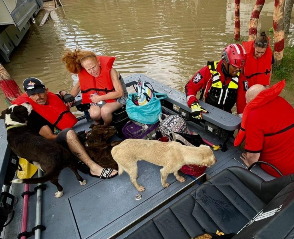 Las lluvias e inundaciones en Texas obligan al rescate de 233 personas