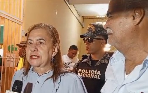 Gobernadora de La Vega ejerce su derecho al voto