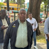 El presidente de los Derechos Humanos Sin Rostro, Eugenio Torres, solicito la destitución del director general de Servicios Penitenciarios y Correccionales (DGSPC), Roberto Hernández Basilio, durante una concentración llevada a cabo la mañana de este martes en el parque Braulio Álvarez del Distrito Nacional