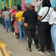 Ciudadanos se quejan por retraso de proceso electoral en Colegio Tirso de Molina de Villa Faro - Noticias de hoy en República Dominicana | De Último Minuto