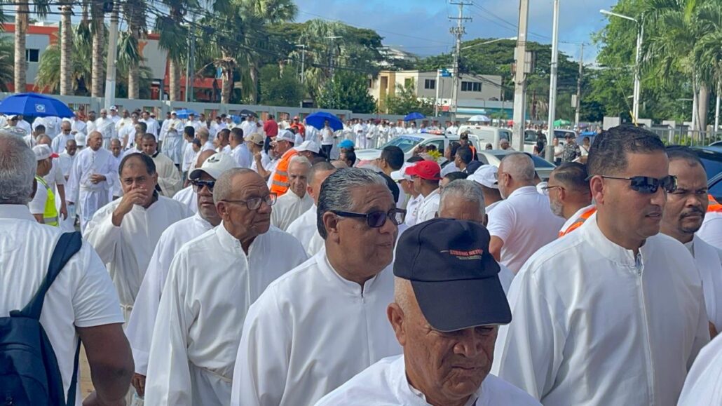 Miles de creyentes católicos celebran este jueves el Día de Corpus Christi en Santiago