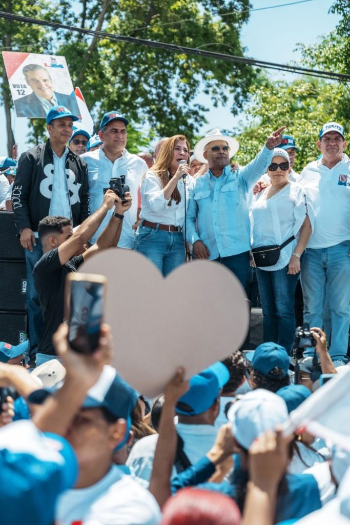 Bonao pide 4 años más; Carolina Mejía muestra apoyo a El Torito | 5 | Bonao pide 4 años más; Carolina Mejía muestra apoyo a El Torito - Noticias de hoy en República Dominicana | De Último Minuto