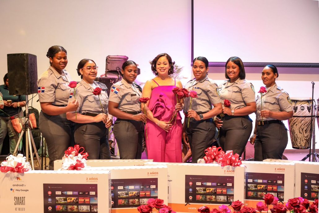 Aseopna celebra el Día de las Madres con un evento especial en presencia del alto mando policial