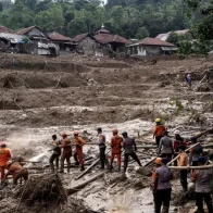 Riadas con lava en Indonesia dejan al menos 59 muertos