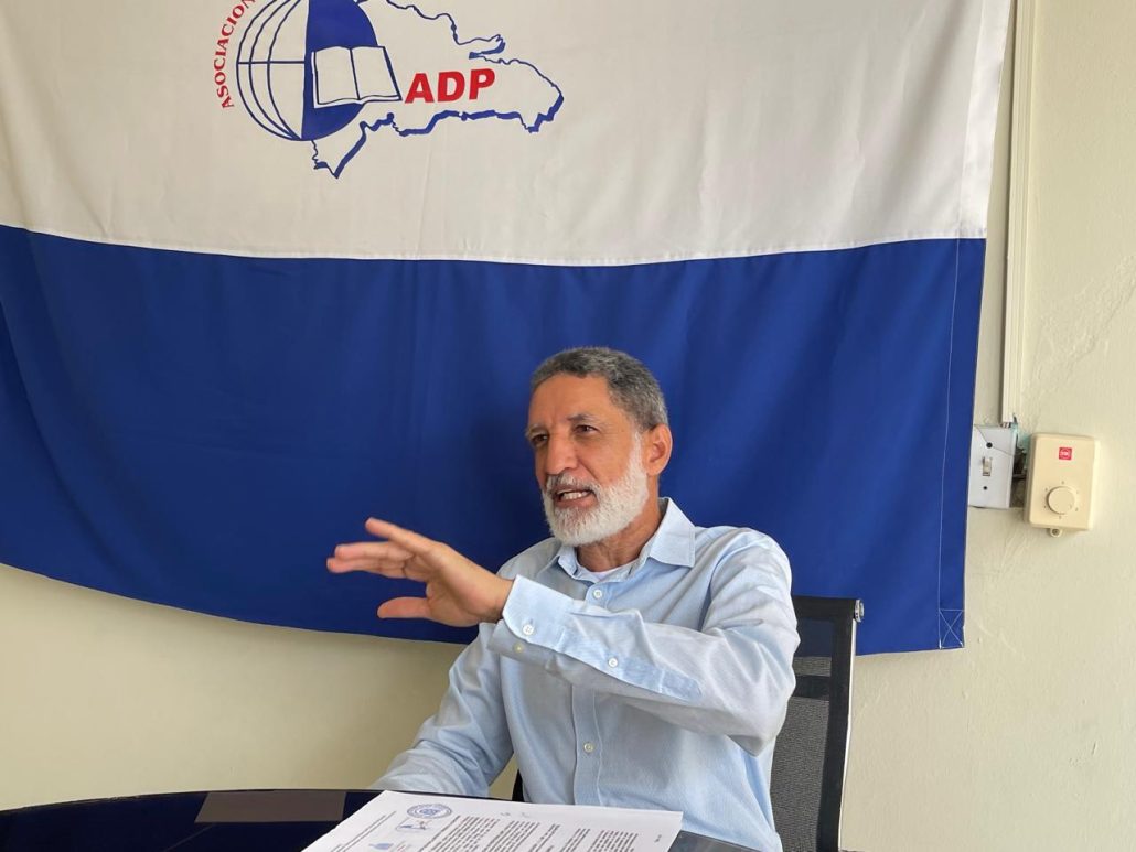 ADP rechaza aumento de 8% anunciado por Educación y afirma seguirá lucha en Santiago