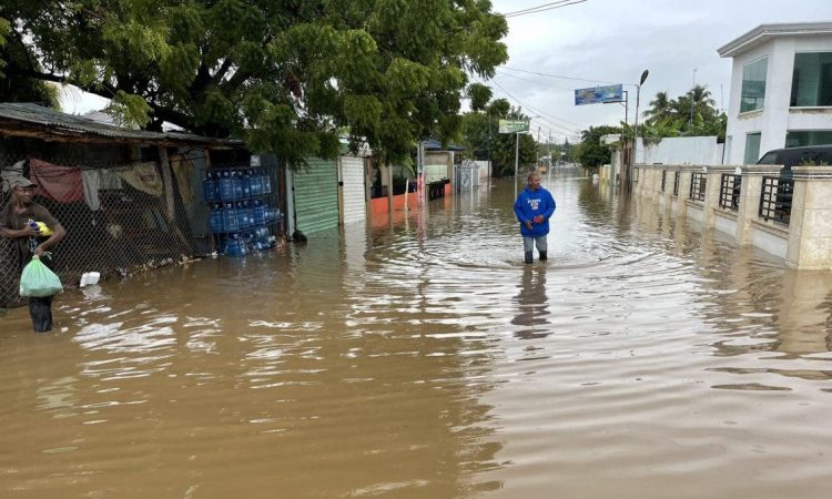 Autoridades sanitarias emiten alerta ante riesgo de enfermedades por intensas lluvias