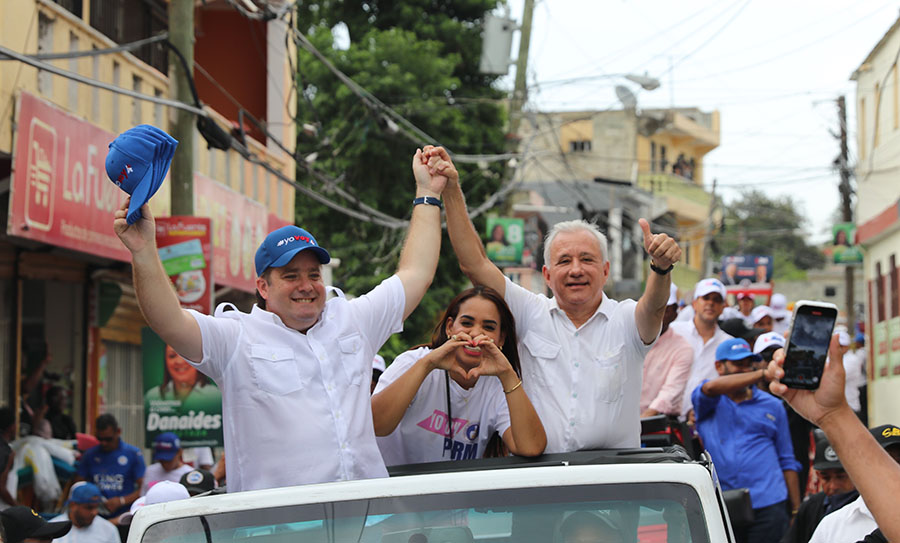 José Paliza encabeza marcha caravana en Santo Domingo Norte