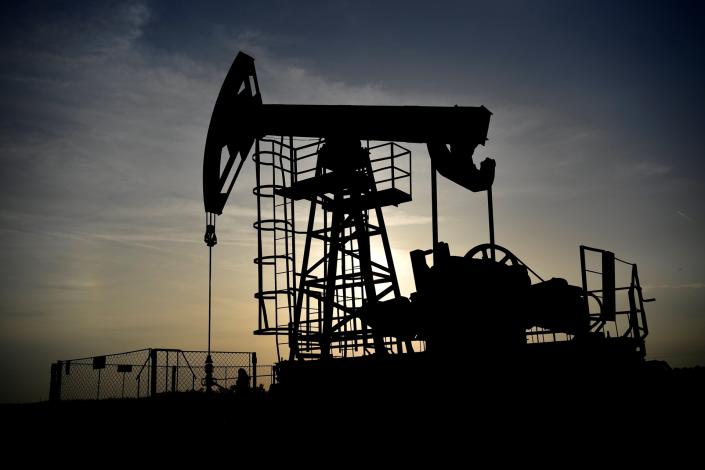 El petróleo de Texas baja un 1.4% tras un aumento en las reservas de crudo en EEUU