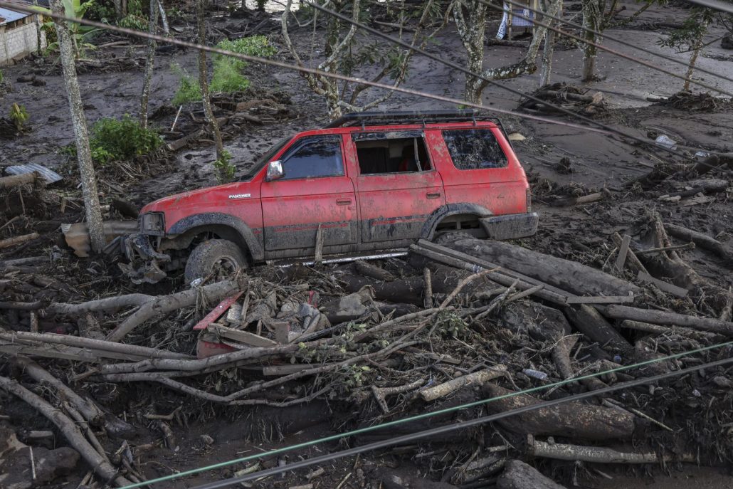 Al menos 37 muertos debido a las inundaciones en Indonesia