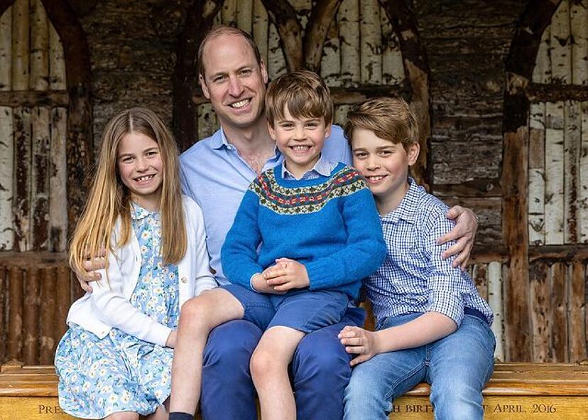 Los hijos de los príncipes de Gales felicitan a su padre en su primer mensaje en redes