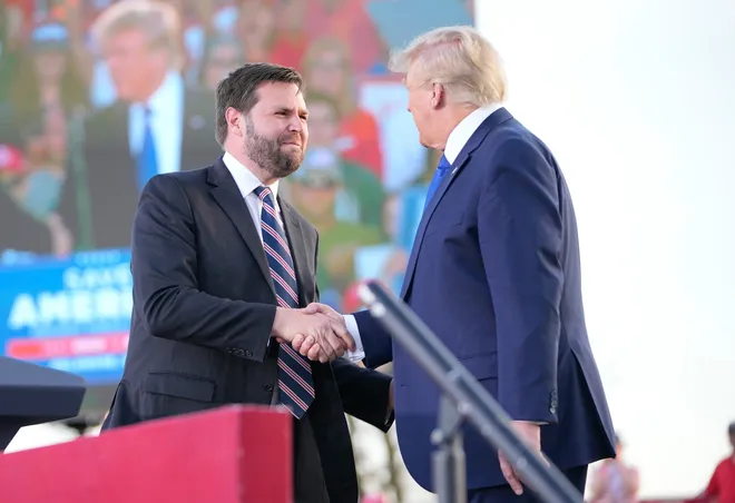 El senador J.D. Vance, el favorito para vicepresidente de Trump según un sondeo