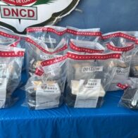 Arrestan tres hombres y le incautan 64 paquetes de presunta cocaína en Autopista del Coral