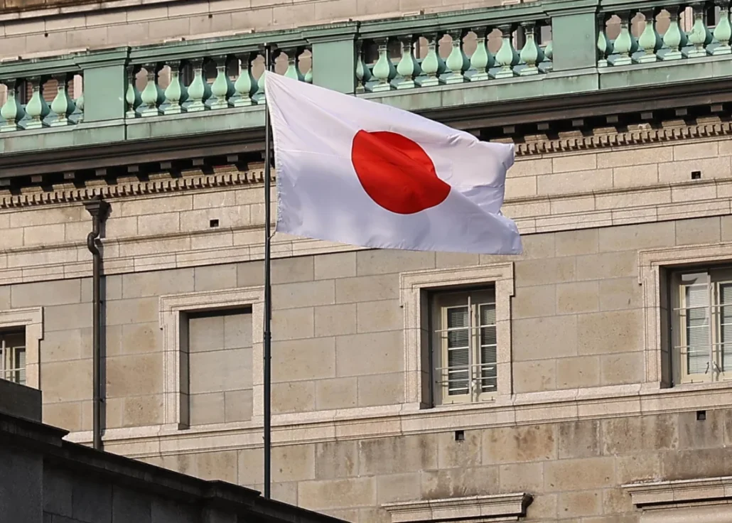 Banco de Japón mantiene tipos, pero se prepara para reducir sus compras de bonos