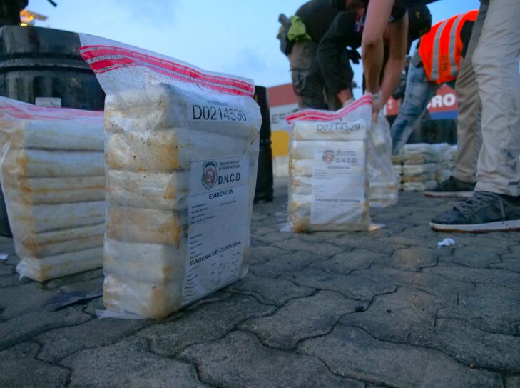 Incautan 371 paquetes de cocaína en contenedores de miel
