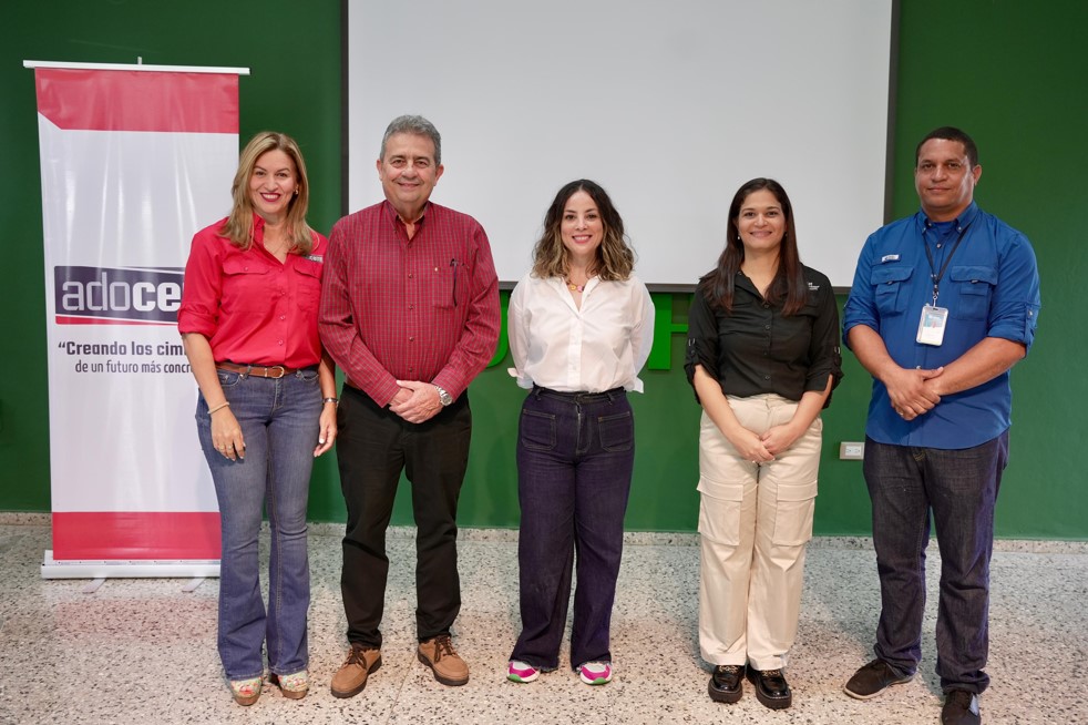 Maestros constructores reciben taller para reforzar conocimientos en construcción