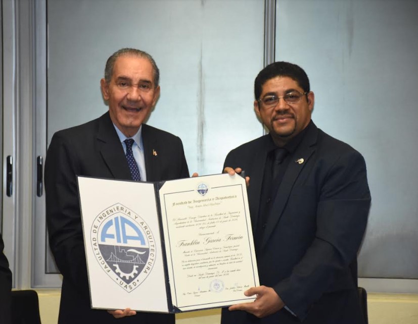 Franklin García Fermín es reconocido por el Consejo de la Facultad de Ingeniería de la UASD 