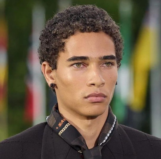 Juanel Hernández el modelo dominicano que brilla en el mundo, tras debutar en el París Fashion Week 2024