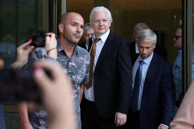 Julian Assange llega a Australia tras formalizar su libertad con la justicia de EE.UU.