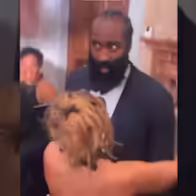 Mira la cómica reacción de James Harden al ver a su novia atrapar el ramo en una boda - Noticias de hoy en República Dominicana | De Último Minuto