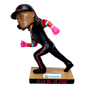 Fanáticos hacen fila para conseguir el Bobblehead de Elly de la Cruz | De Último Minuto