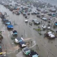 La costa de Texas sufre inundaciones antes de la llegada de la tormenta tropical Alberto