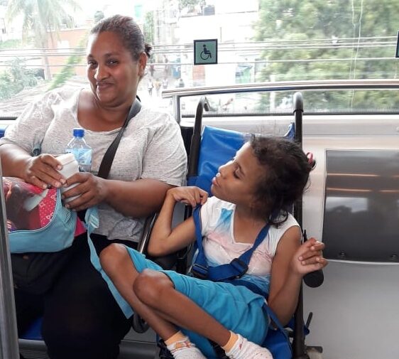 Eliberta Reyes y su entrega incansable para una hija que vive con parálisis cerebral