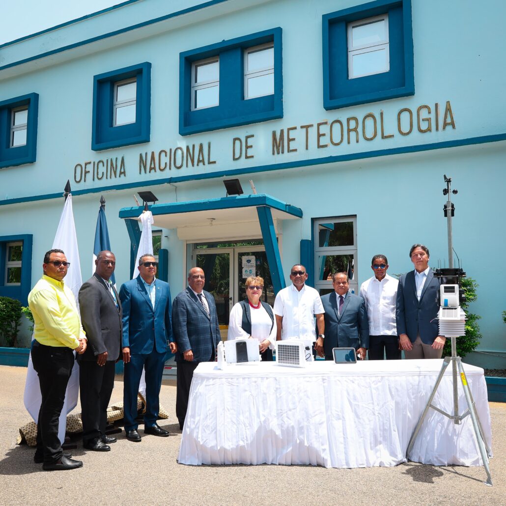 Donan Estación Meteorológica a Onamet para facilitar rescates en la Cordillera Central