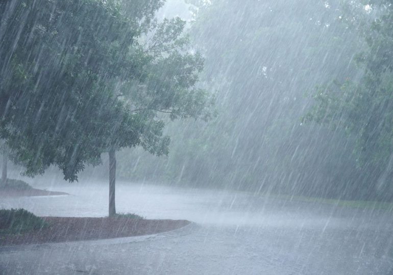 Aguaceros, tronadas y ráfagas de viento continuarán para este viernes