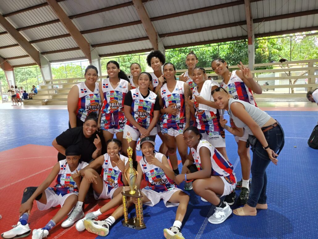 Indias Club San Vicente conquista primera copa baloncesto superior femenino del Cibao