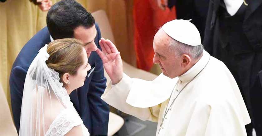 El papa pide que en los matrimonios mixtos no se obligue al cónyuge a cambiar de religión