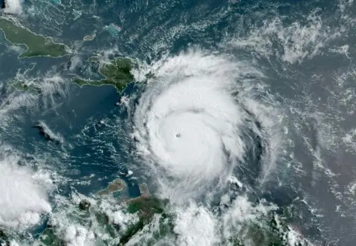 Jamaica se prepara para la llegada del huracán Beryl