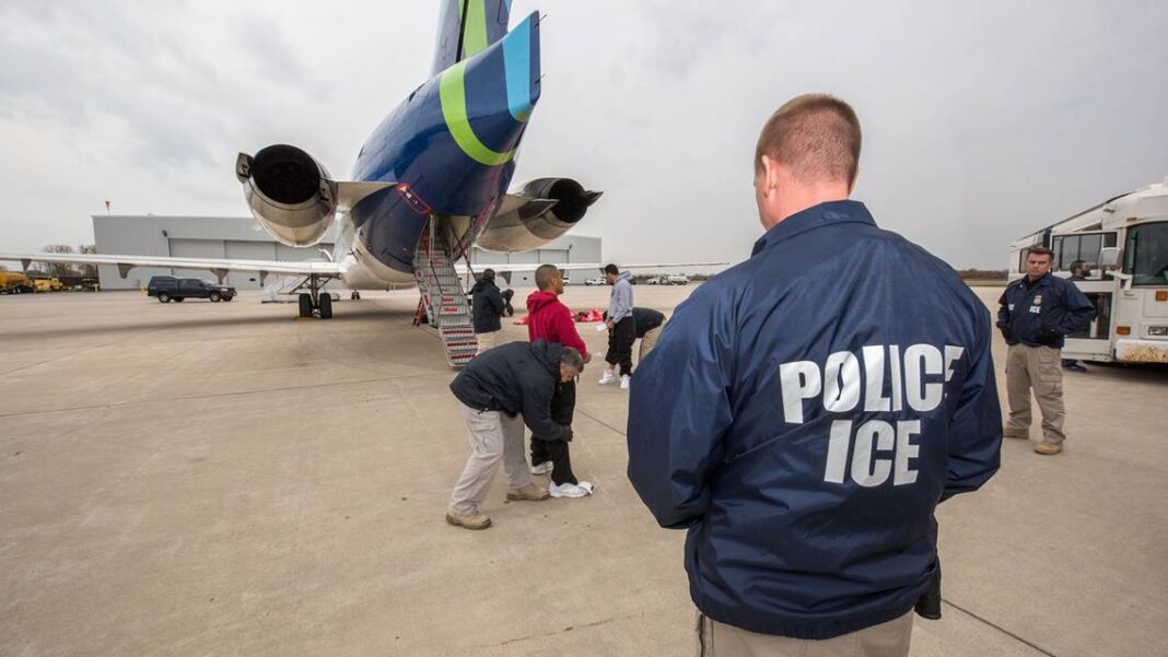 EE.UU. fleta un avión para deportar a decenas de ciudadanos chinos sin residencia legal