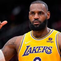 LeBron James acuerda con los Lakers una renovación por dos años