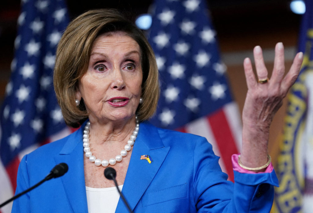 Nancy Pelosi sugiere que Biden debería repensar su candidatura a la reelección