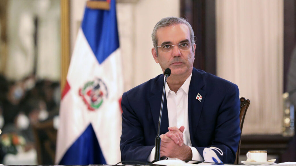 Presidente Luis Abinader condena el atentado contra Donald Trump