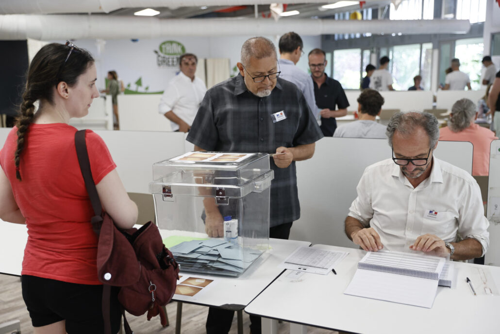 En España, más de 87,000 franceses votarán en elecciones de Francia