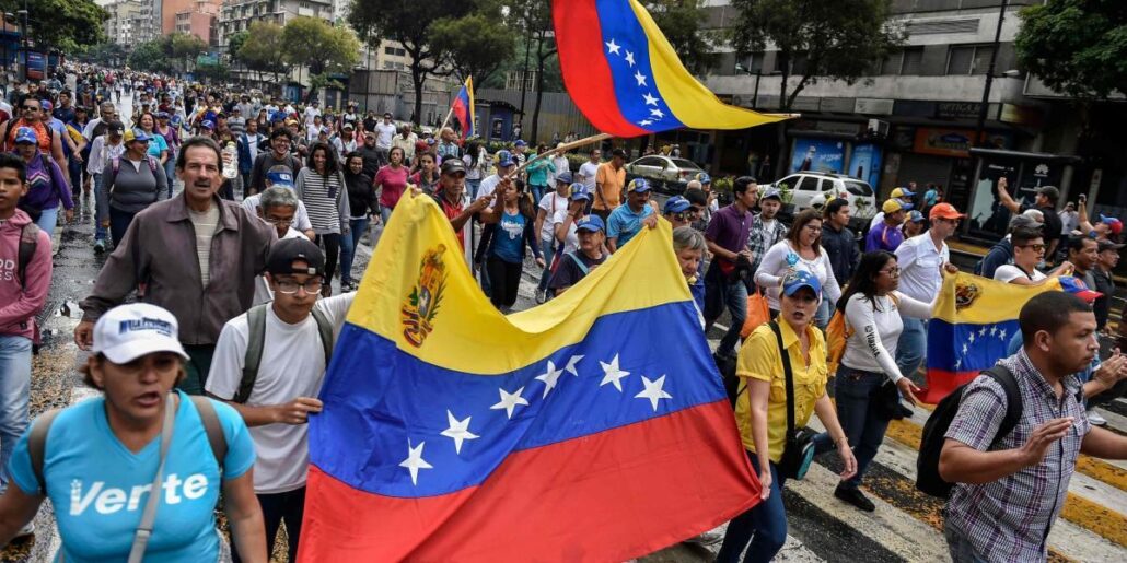 Miembros GNB en Catia se han unido a los manifestantes en lucha de la libertad